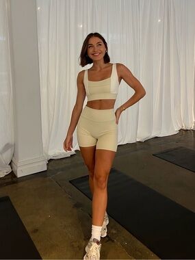 Monday Body x TPC Griffith Bike Shorts Sandstone Cream Size Small NWT